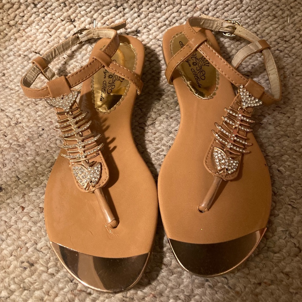 Marilyn Moda Tan T-Strap Sandals with Rhinestones Embellished Fish